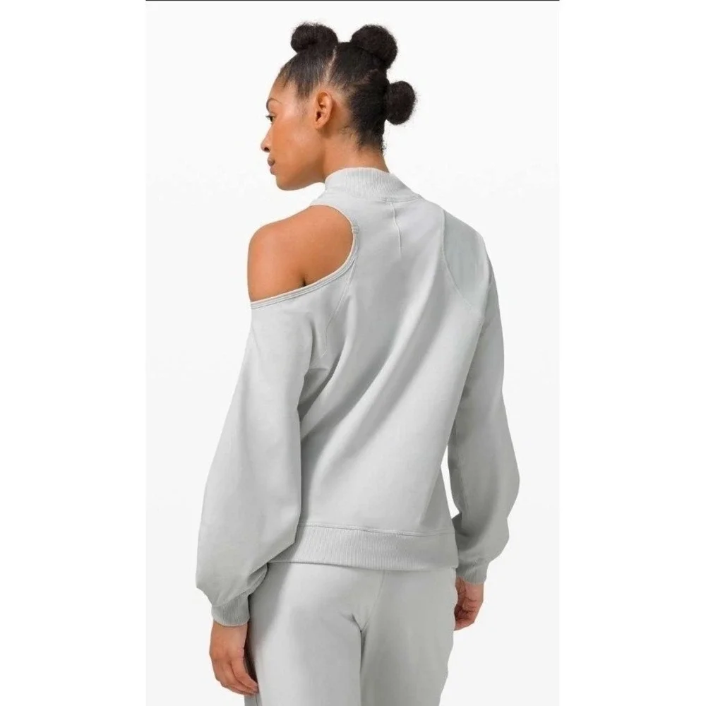 Lululemon 10 LA Asymmetrical-Cut-Out Crew Vapor  W3ET1S